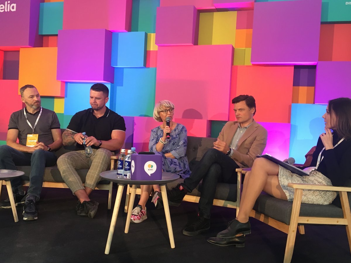 Orinta Žvirzdinė veda diskusiją konferencijoje